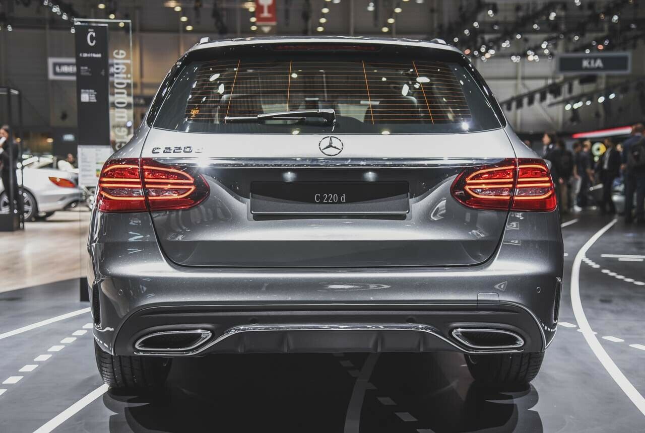 Hinter die Klappe der C-Klasse passen 490 Liter Gepäck