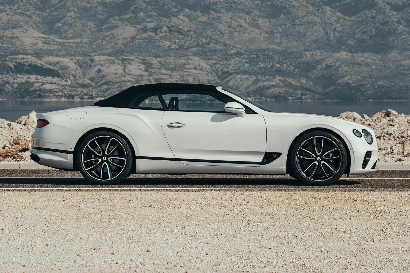 Das Verdeck lässt sich individualisieren, unter anderem mit Tweed