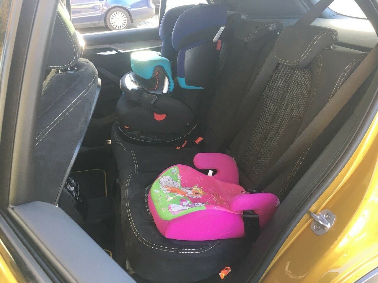 In dem BMW X2 haben alle drei Kinder von Marcel Platz