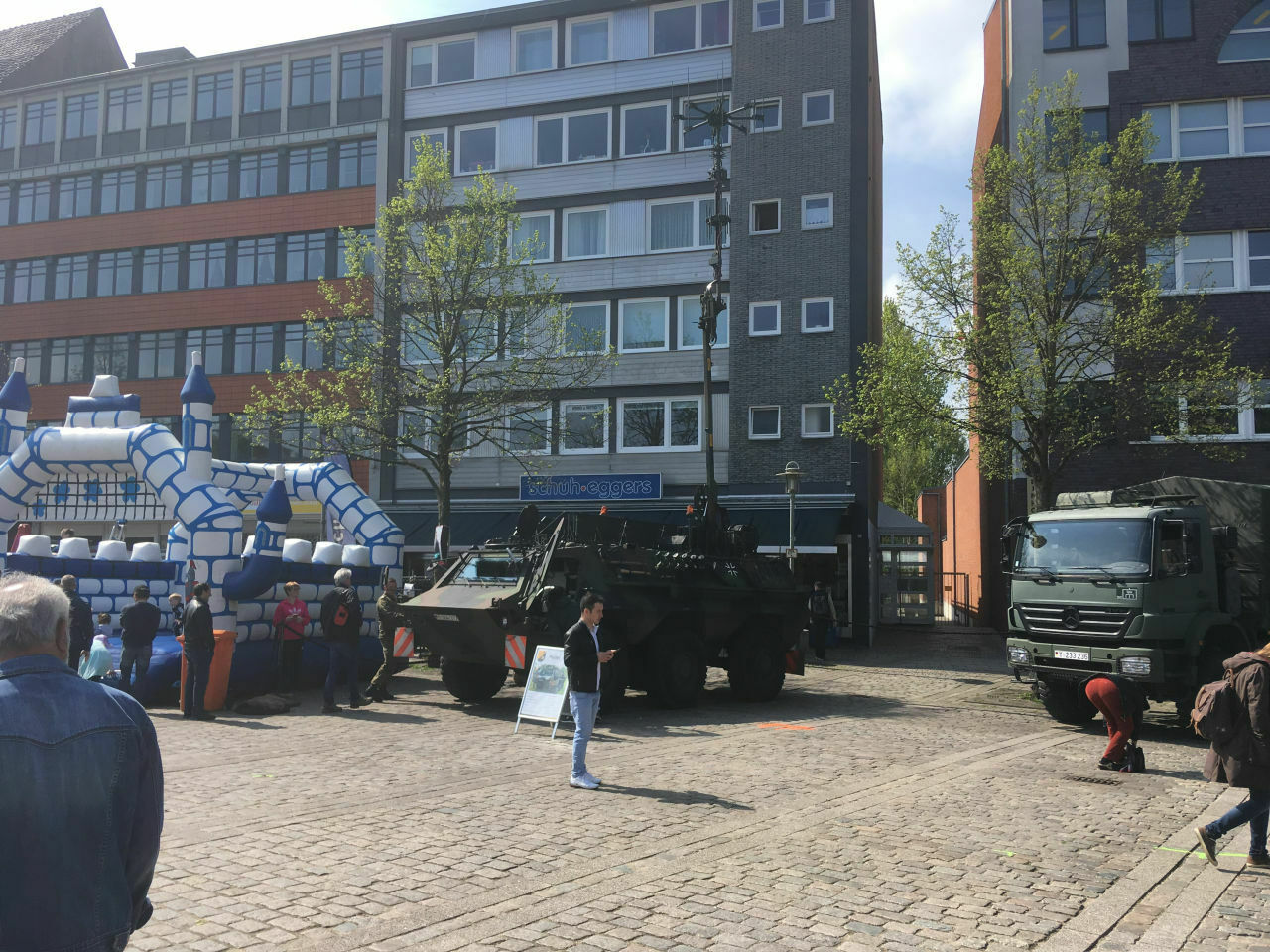 Der Schrottplatz - Spiegelsymmetrisch des Showrooms