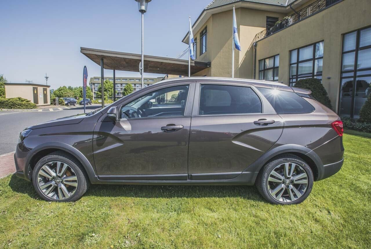 Der mit dem X: Den angedeuteten Buchstaben an der Seite gab es bereits bei der Vesta-Limousine