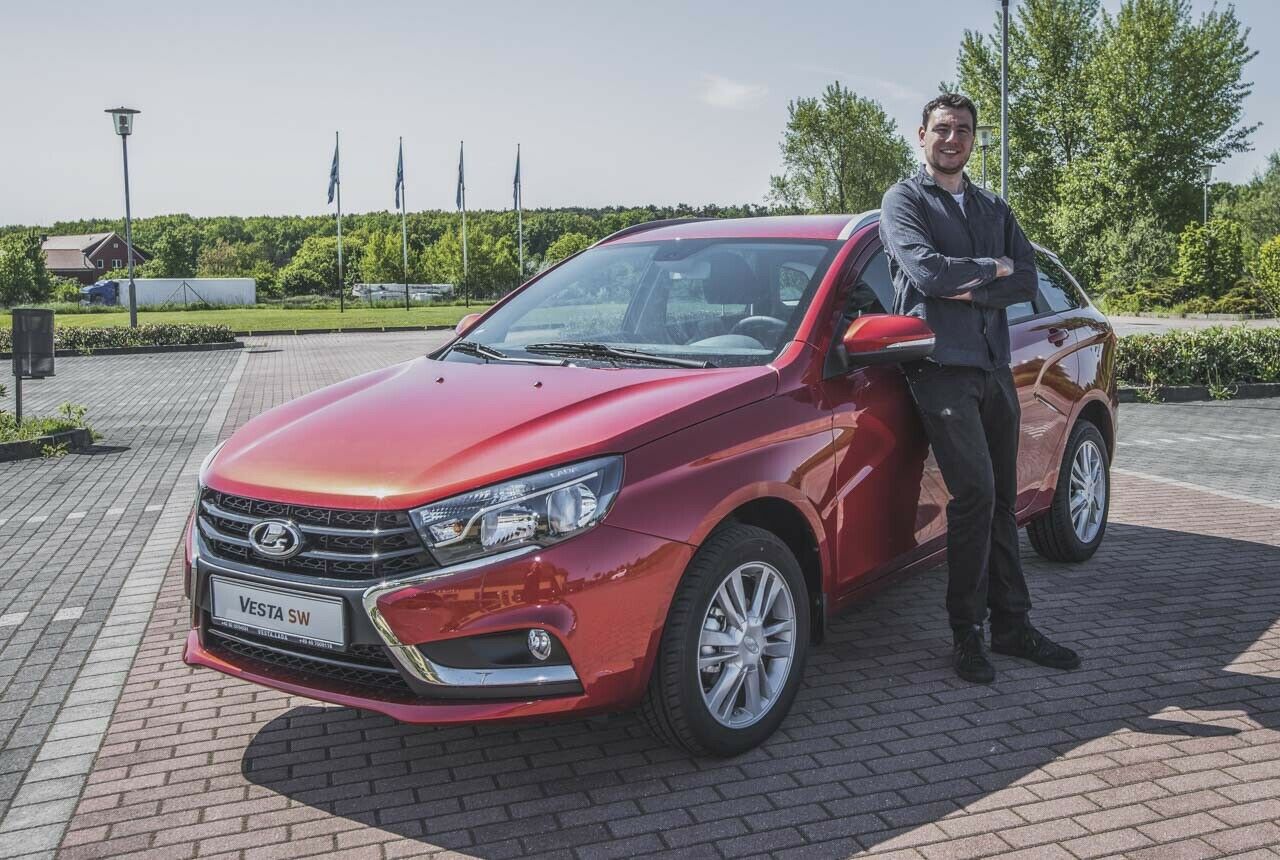 Der Lada Vesta SW kostet ab 12.990 Euro, der SW Cross startet bei 15.990 Euro