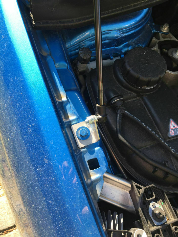 Ist das Motorhaubenheber(Stoßdämpfer) Nachrüsten ein Problem??