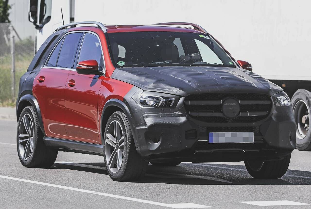 Der rote Riese von Mercedes auf Testfahrt