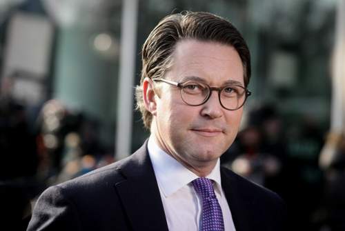 Verkehrsminister Andreas Scheuer h&auml;lt eine technische Nachr&uuml;stung f&uuml;r &auml;ltere Dieselfahrzeuge auf Kosten der Hersteller nicht f&uuml;r den richtigen Weg