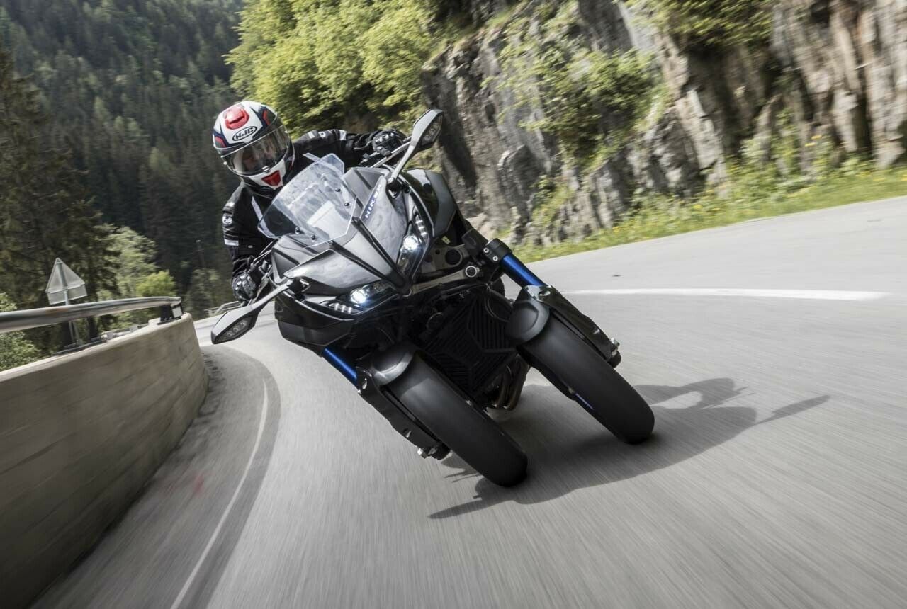 Der Gewichtsnachteil vorn beträgt rund 50 Kilo - spürbar, aber kein echtes Problem