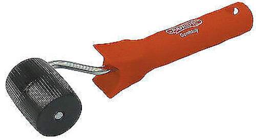 Tapetenroller-40mm-mit-kunststoffheft-tonnenform-gerillt-tapetennahtroller