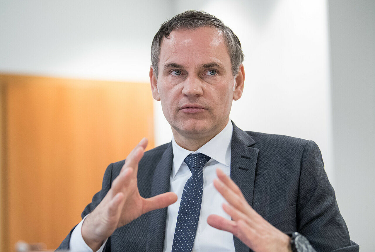 Trotz eines wachsenden Markts f&uuml;r Mobilit&auml;tsdienstleistungen glaubt Porsche-Chef Oliver Blume, dass das klassische Porsche-Gesch&auml;ft auch in Zukunft das Kerngesch&auml;ft bleiben werde