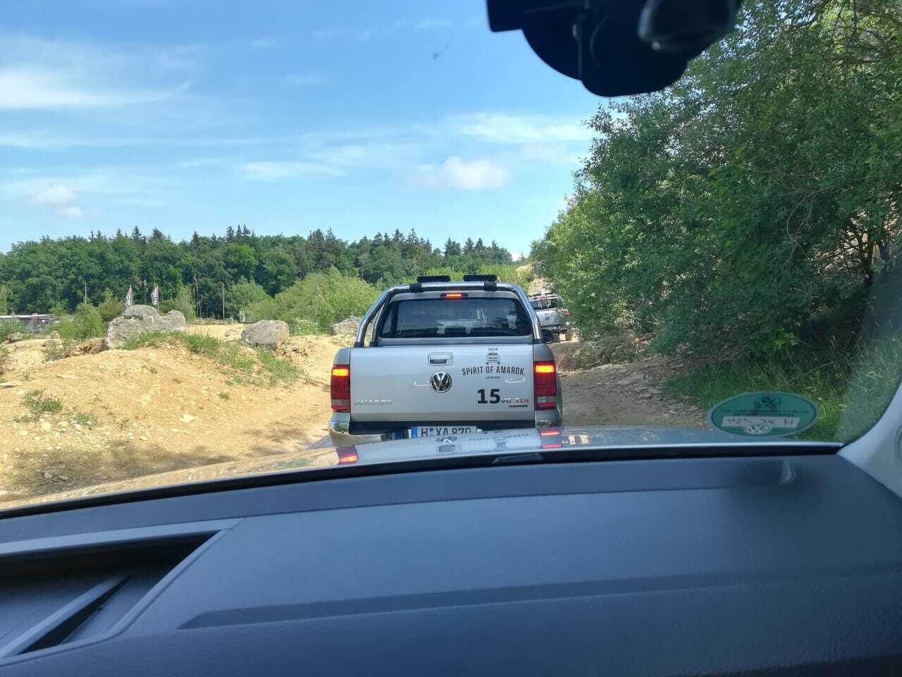 Die Testrunde hilft sich mit dem Amarok vertraut zu machen