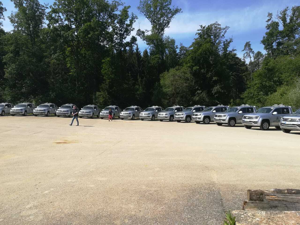 16 VW Amarok stehen parat