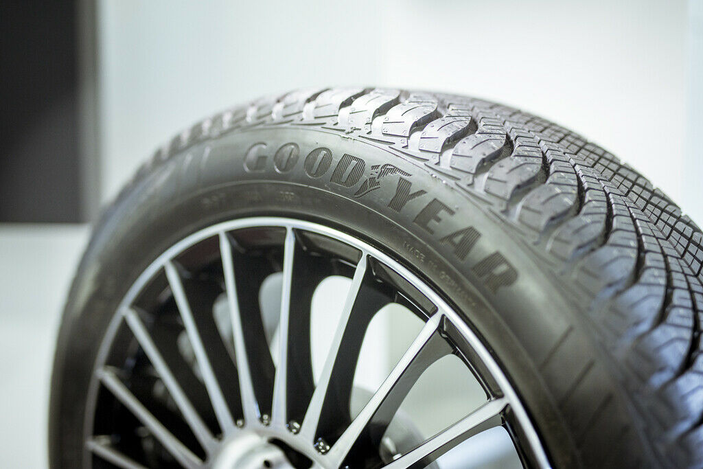 Die 5 Tester bekamen im Herbst vorigen Jahres einen Satz nagelneue Goodyear Vector 4Seasons Gen-2 aufgezogen