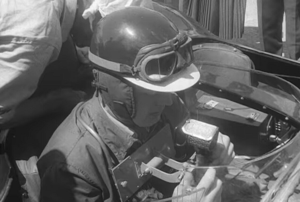 Auwändige Aufnahmen: Für seine Fahrt schnallte man Hawthorn ein Mikro vor die Brust