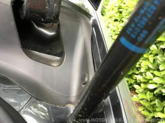 Ausgangszustand Kofferraumscharnier