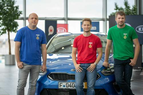 Die drei Finalisten Andr&eacute; in Blau, Marcel in Rot und Oliver in Gr&uuml;n