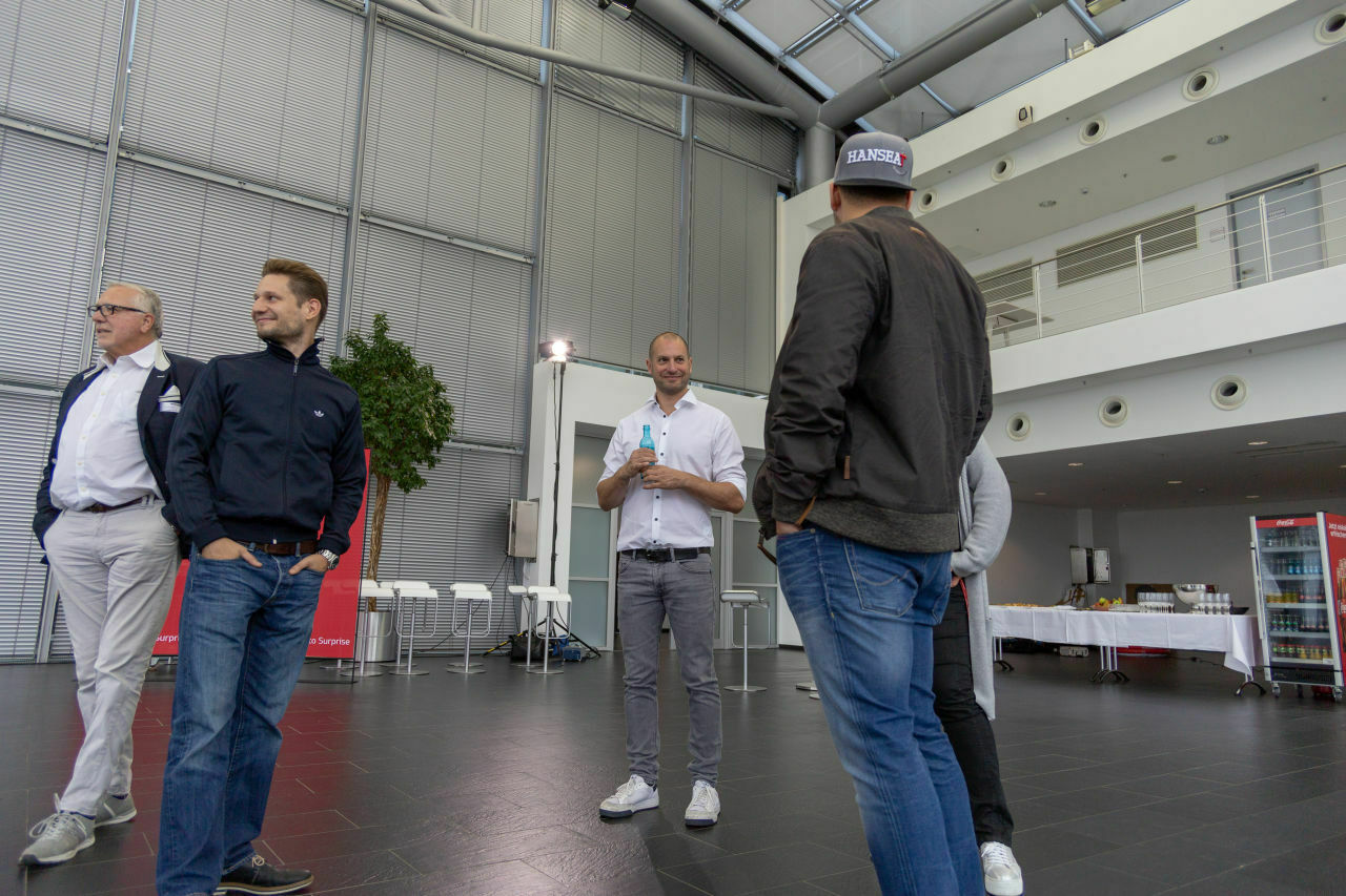 Bevor die erste Runde startet, lernen sich die Kandidaten Marcel, Oliver und Andr&eacute; kennen