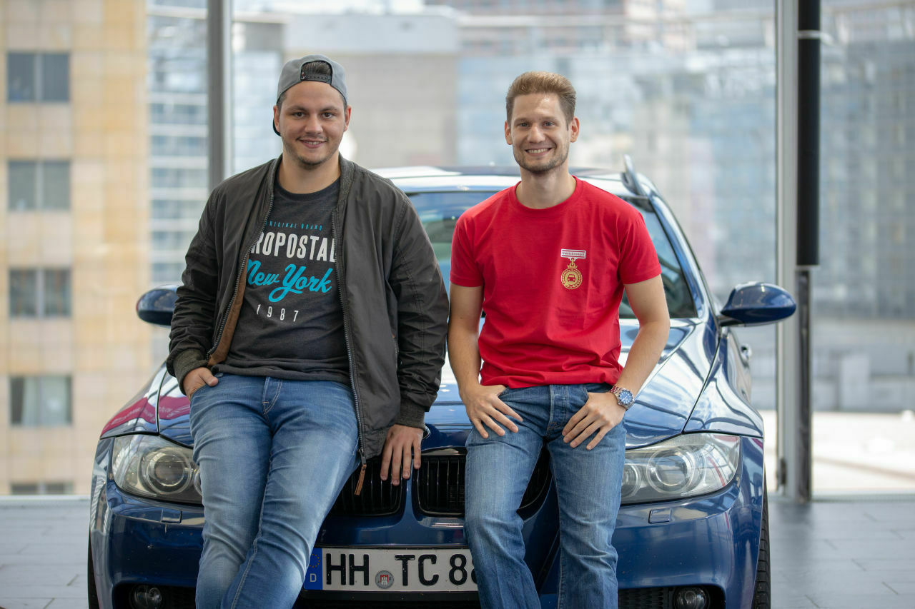 Marcel hat seinen "Gl&uuml;cksbringer" David mitgebracht