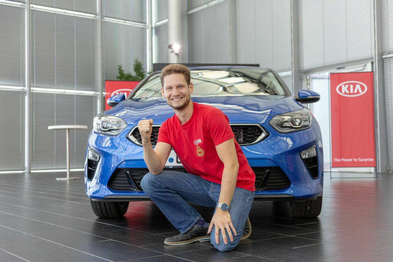 Gewinner Marcel mit seinem neuen Kia Ceed