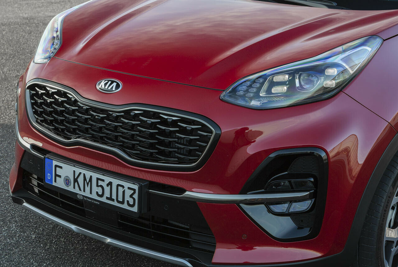 Die "Eiswürfel" des Tagfahrlichts wandern mit der Modellpflege vom Stoßfänger ins Lampengehäuse