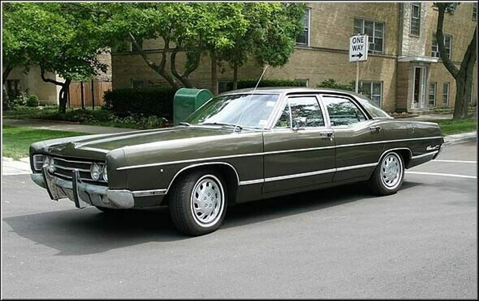 1969-ford-galaxie-500-4-door-2