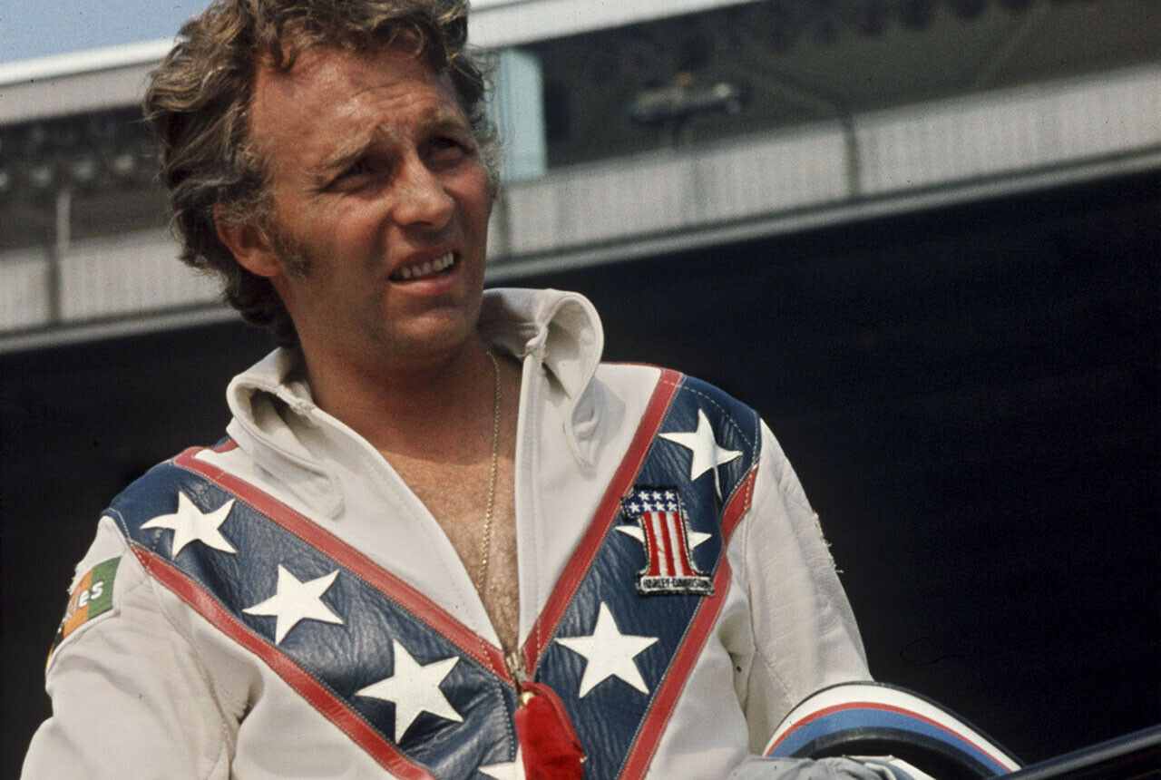 Evel Knievel (bürgerlich Robert Craig Knievel) wurde spätestens durch den Stunt-Versuch mit bösem Ausgang zu einer amerikanischen Legende