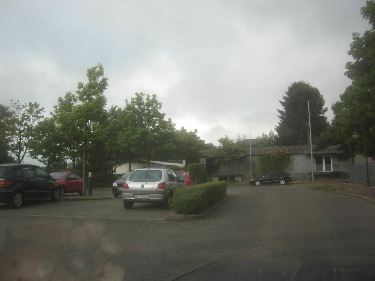 Der Schrottplatz - Spiegelsymmetrisch des Showrooms