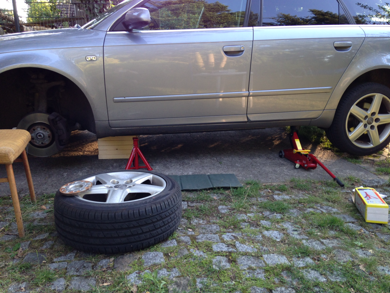 8E/8H auf vier Unterstellböcke stellen