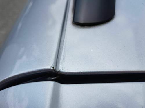 Fahrerseite, Lack eingerissen.jpg