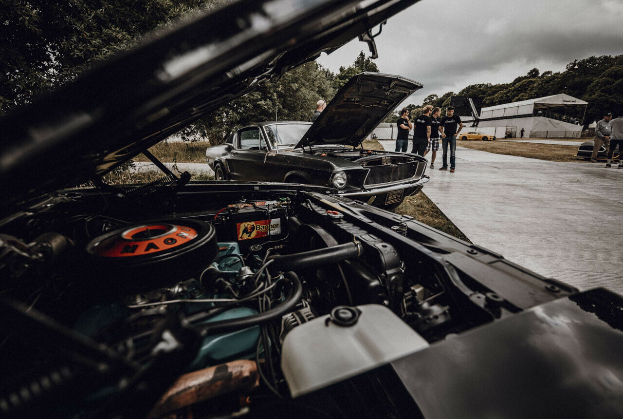 Im Charger R/T sitzt ein gewaltiger 440er „Magnum“-Motor. Fast 20 Prozent aller Charger wurden mit diesem Power-Aggregat bestellt, auch dank „Bullitt“