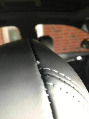 Fehlerhafte Naht an Kopfstütze