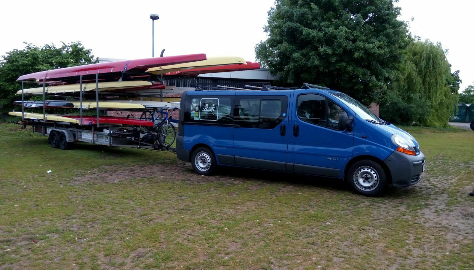 Der Schrottplatz - Spiegelsymmetrisch des Showrooms