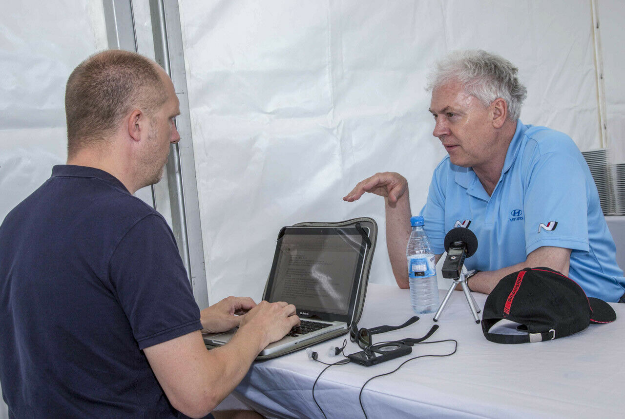 Fabian Hoberg sprach am Nürburgring mit Biermann über seine Karriere und seinen Wechsel von BMW zum koreanischen Konzern