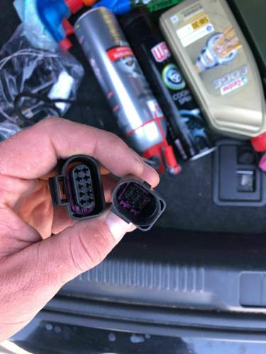 Links der Anschluss von Kufatec und rechts der PDC Stecker.jpg