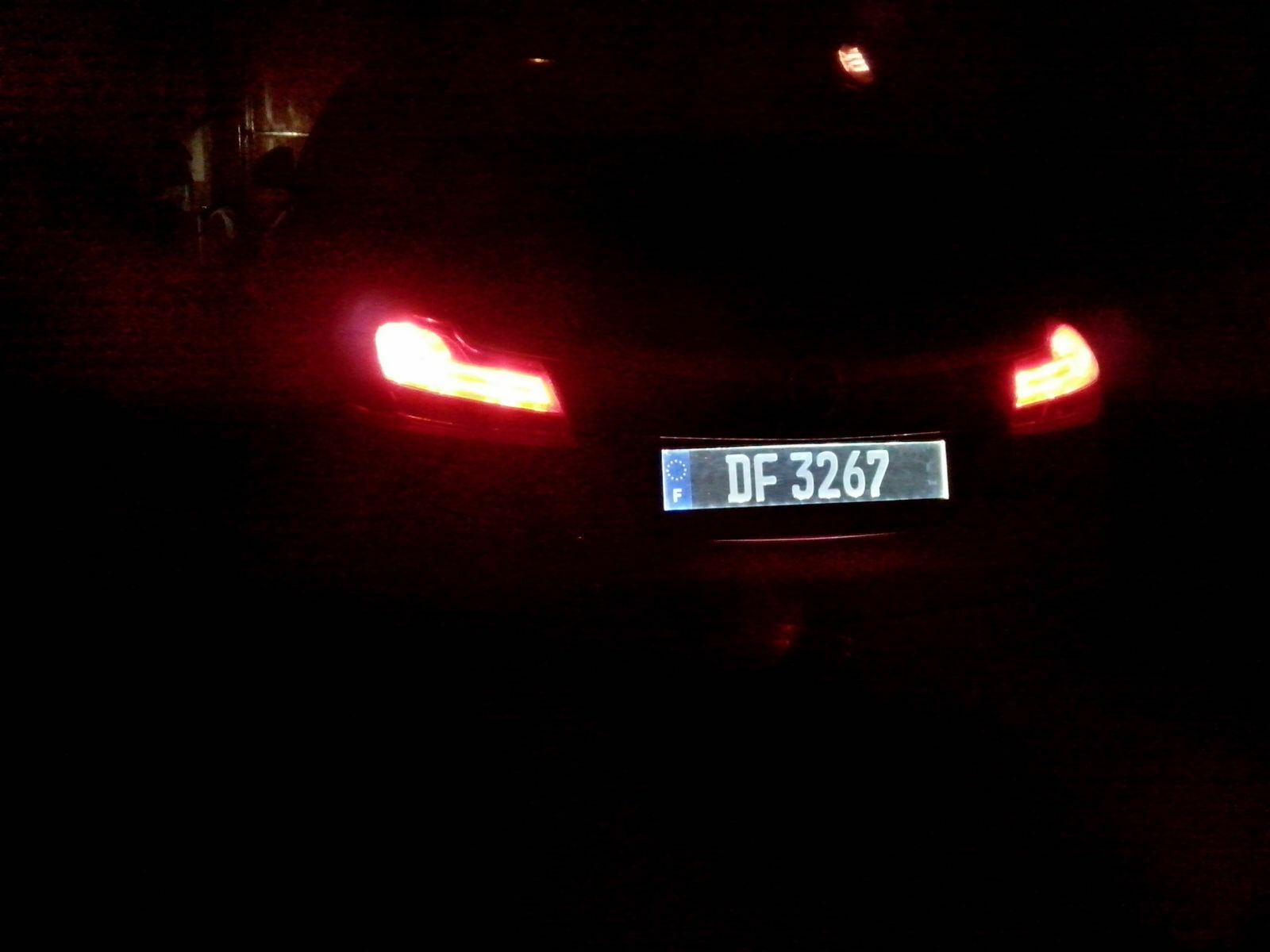 Audi Ringe im Grill wechseln