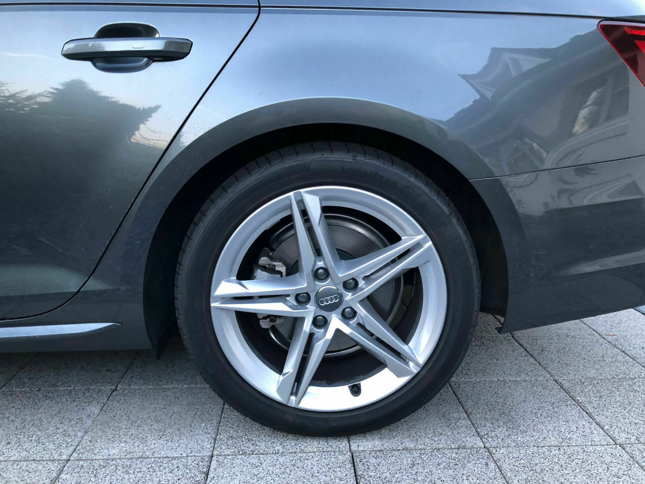 Neuer Audi A4 Avant - Riesen Platz im Radkasten trotz 18 Zoll