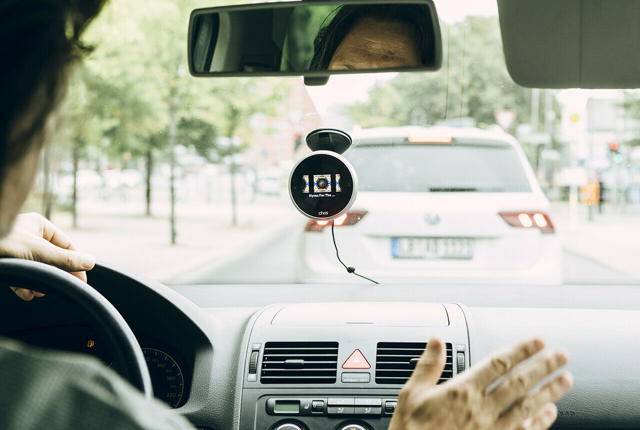 Per Handbewegung lassen sich zum Beispiel Nachrichten, Telefonkontakte oder Musiktitel auswählen