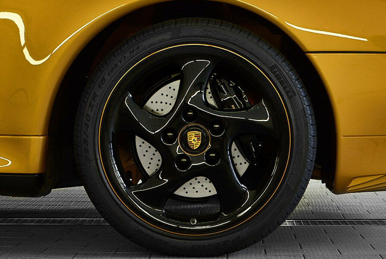 Die Felgen bekamen goldene Elemente