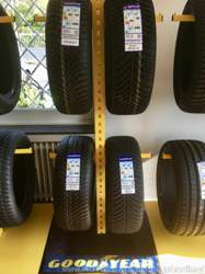 Goodyear Ecke mit UltraGrip Perf. & Vector 4Seasons