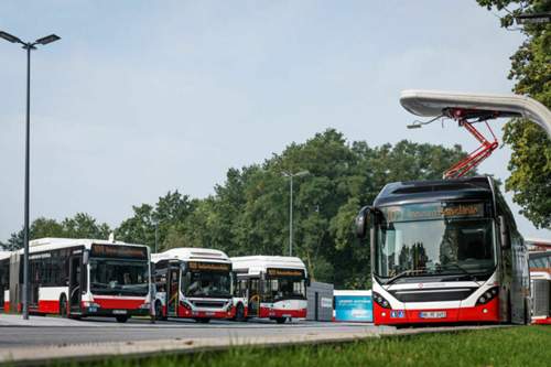 In Hamburg wurden verschiedene Antriebskonzepte im &Ouml;ffentlichen Personennahverkehr getestet. Ergebnis: Ab 2020 sollen nur noch Busse mit Elektroantrieb angeschafft werden.