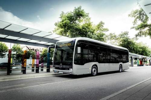 Mercedes-Benz pr&auml;sentiert auf der IAA seinen ersten Elektrobus, den eCitaro. Je nach Nutzung werden individuelle technische Ausstattungen angeboten, die vor allem die Reichweite (150-250 km) beeinflussen.