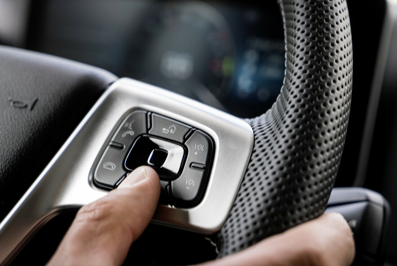 Viele Funktionen sind &uuml;ber das Lenkrad bedienbar.