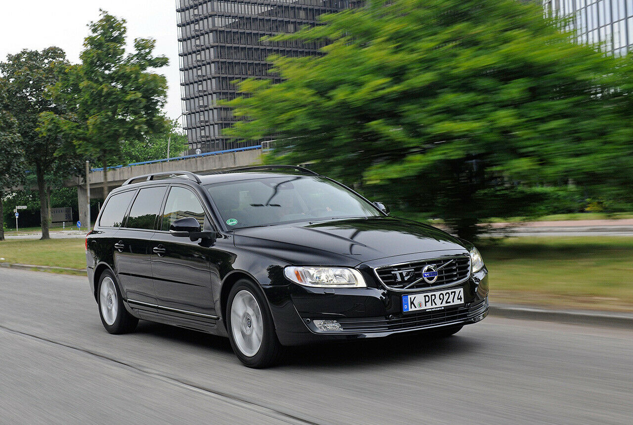 Volvo bot neben den klassischen Ausstattungen diverse Sondermodelle an, hier die Linje Svart