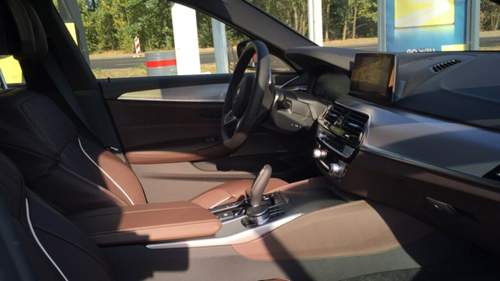 Nappa mokka mit Alu-Feinschliff und Individual-Leder-Armaturenbrett.jpg