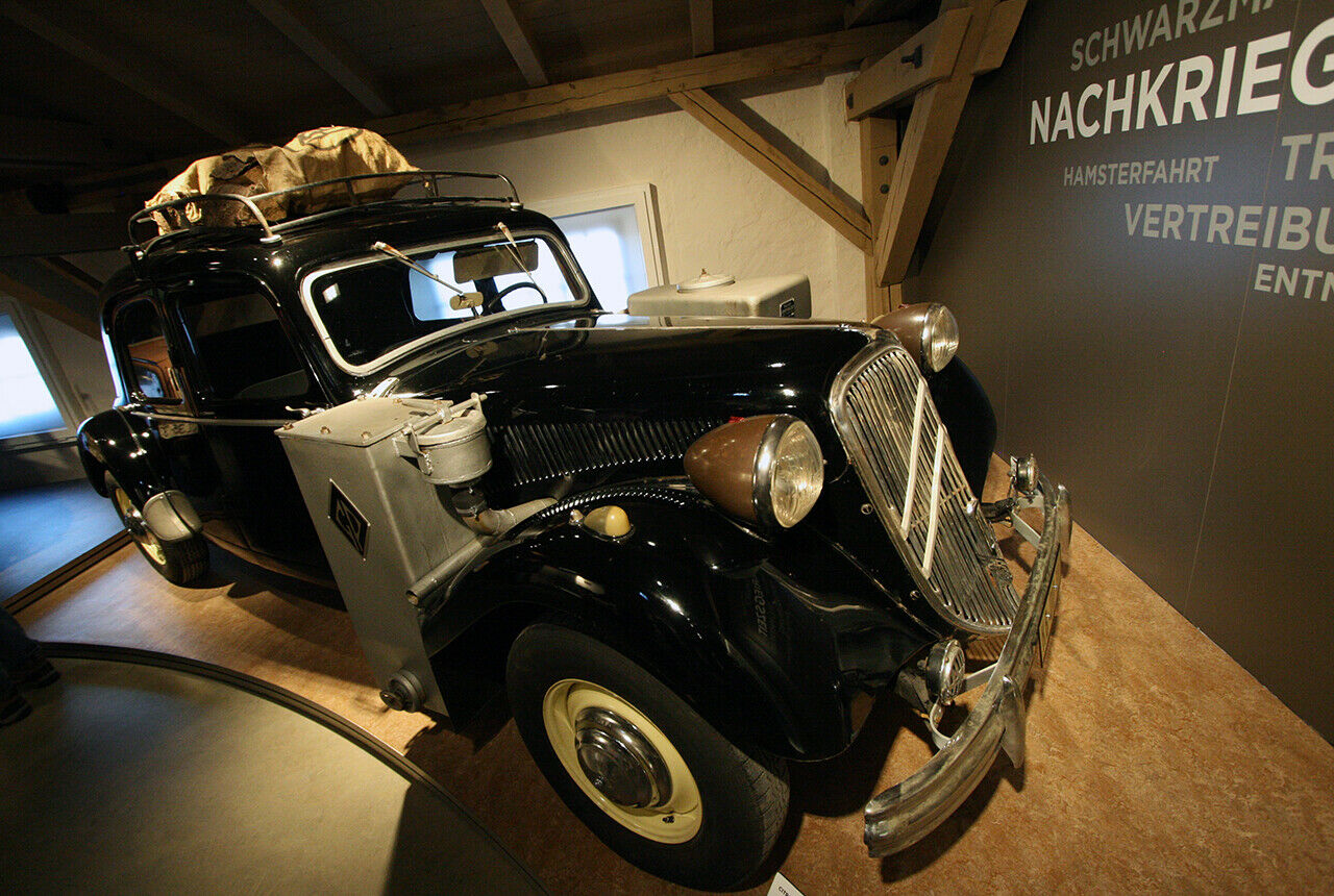 Der Citroën TA 15 wurde von einem Holzvergaser angetrieben