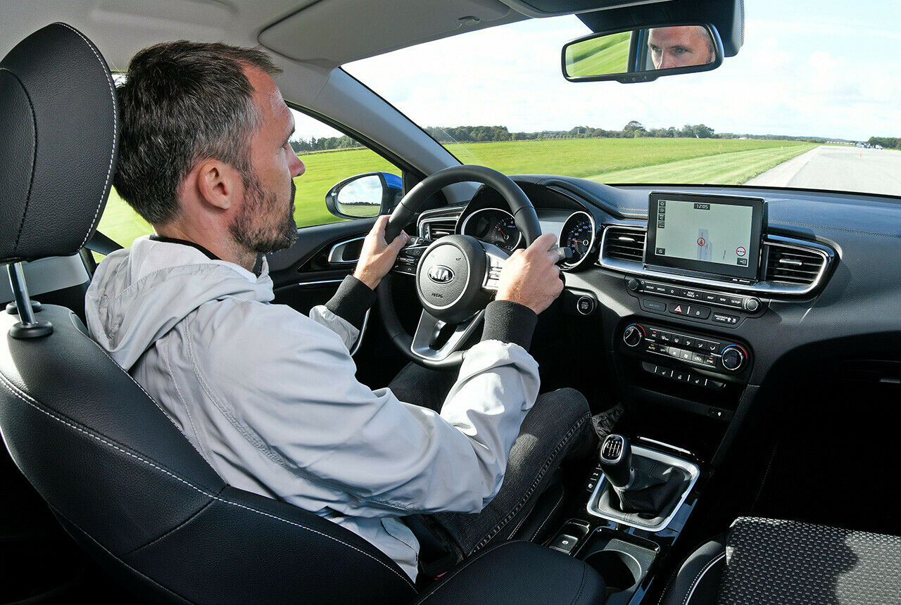 Gute Sitzposition und solide Anlagen: Der Kia Ceed SW fährt dynamisch trotzdem noch hinterher