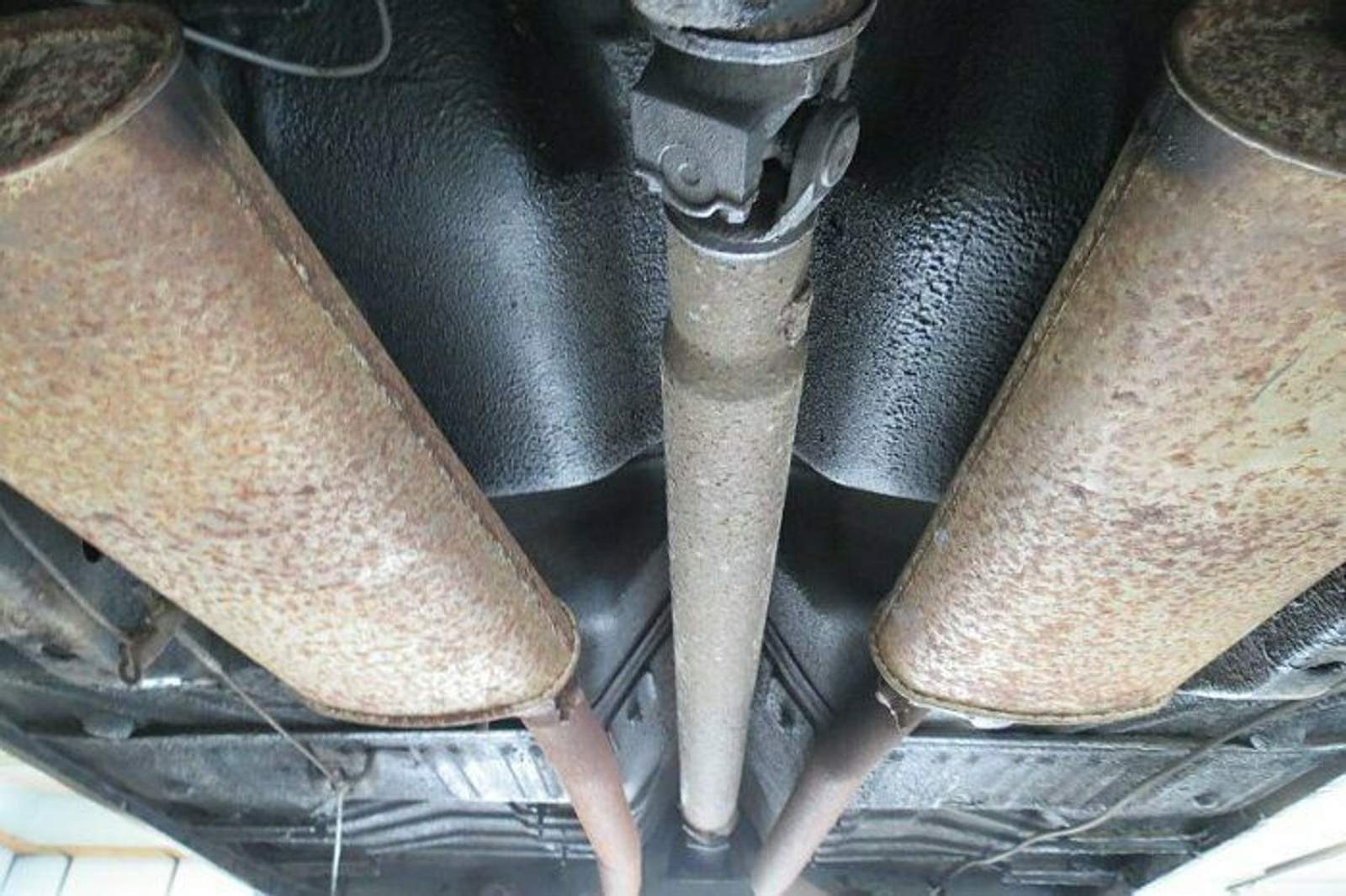 Ein gut erhaltener Plymouth Road Runner Superbird von 1970: Unterboden