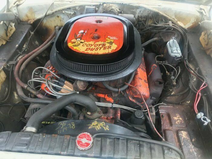 Beide Plymouth Road Runner Superbird tragen den 7,2-Liter Achtzylinder. Interne Bezeichnung: 440 Super Commando