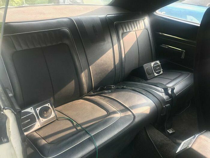 Unsere Vermutung: Diese Boxen fliegen bald nach dem Verkauf aus dem Innenraum des Plymouth Road Runner Superbird