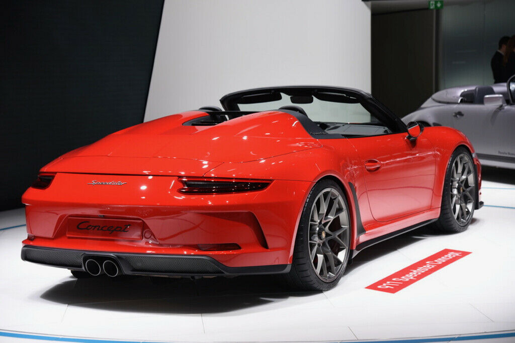 Felgen, die fast so hoch wie das Auto selbst sind. Auch das ist Porsche 2019