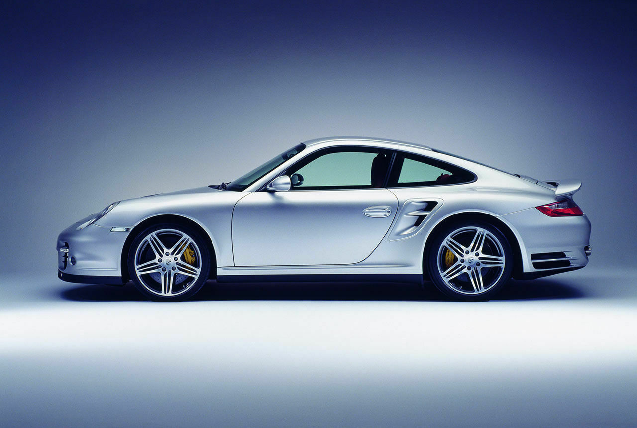 Charakteristisch für den 911 Turbo: Ansaugöffnungen vor den Hinterrädern