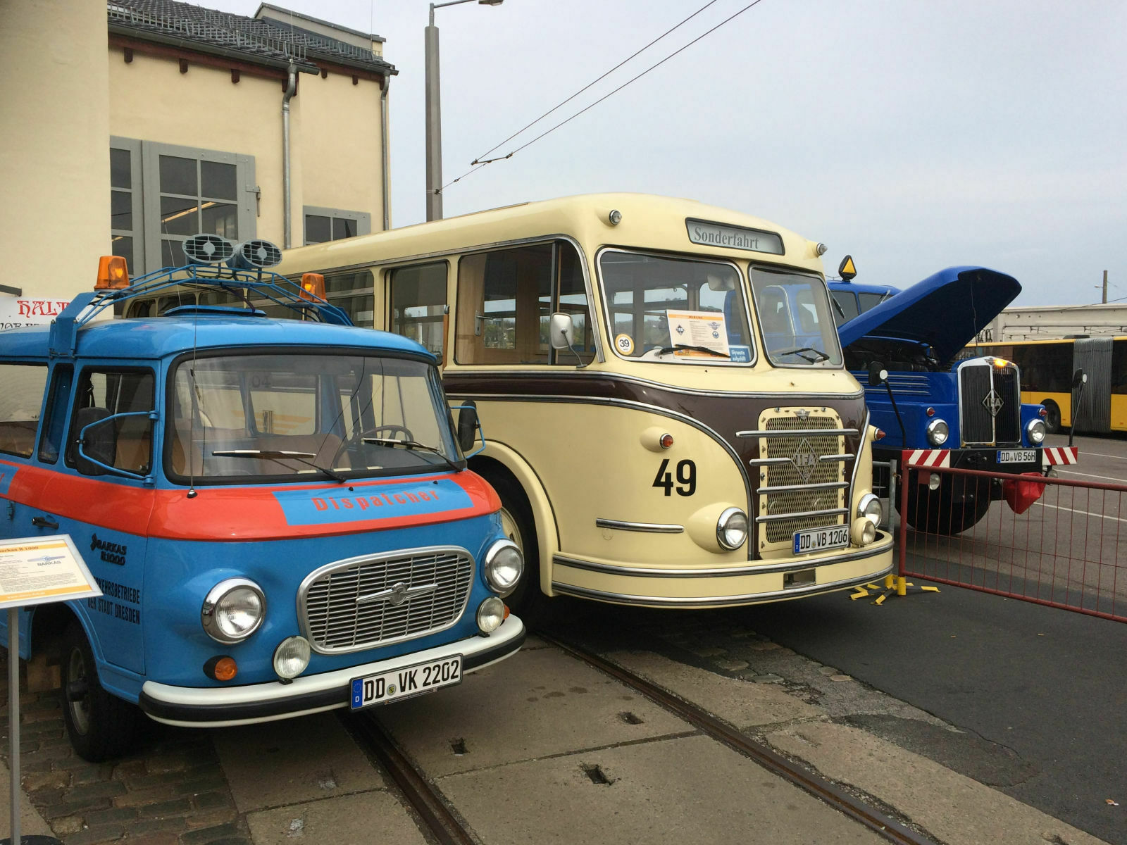 Der Schrottplatz - Spiegelsymmetrisch des Showrooms